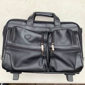 Avenues America Computer travel bag with wheels and hidden expanding handle